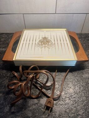 Vintage hot plate. Exc like new condition. Cord included. 8x8 surface.